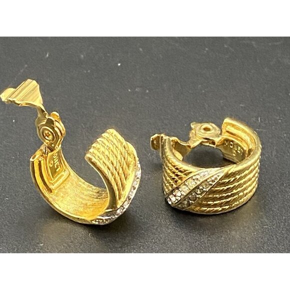 VTG Monet Clip-on Hoop Earrings Gold Tone Wide Ribbed 1980-90'sPave Crystal .75" - Picture 5 of 7